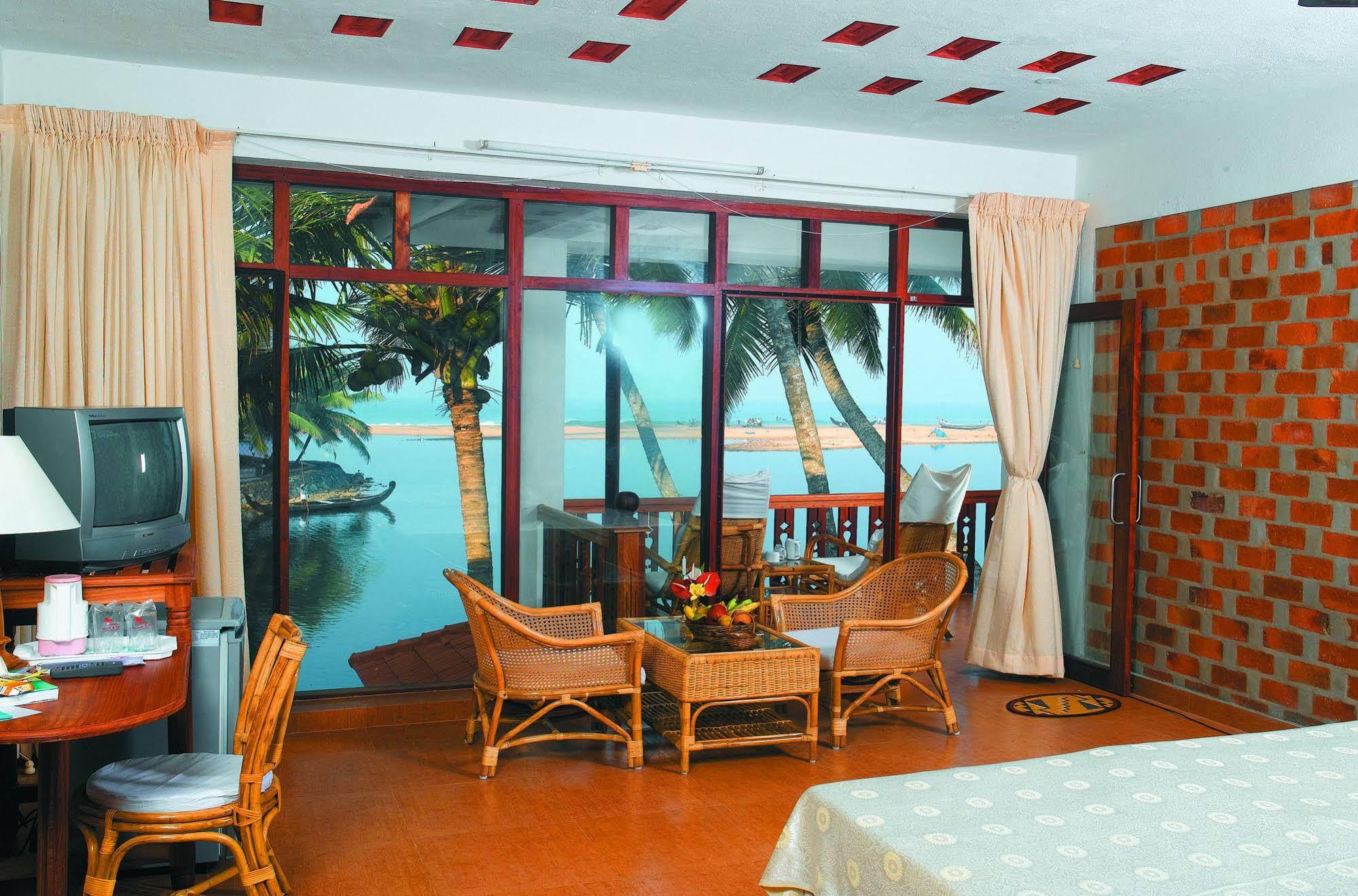Beach And Lake Ayurvedic Resort, Kovalam Buitenkant foto