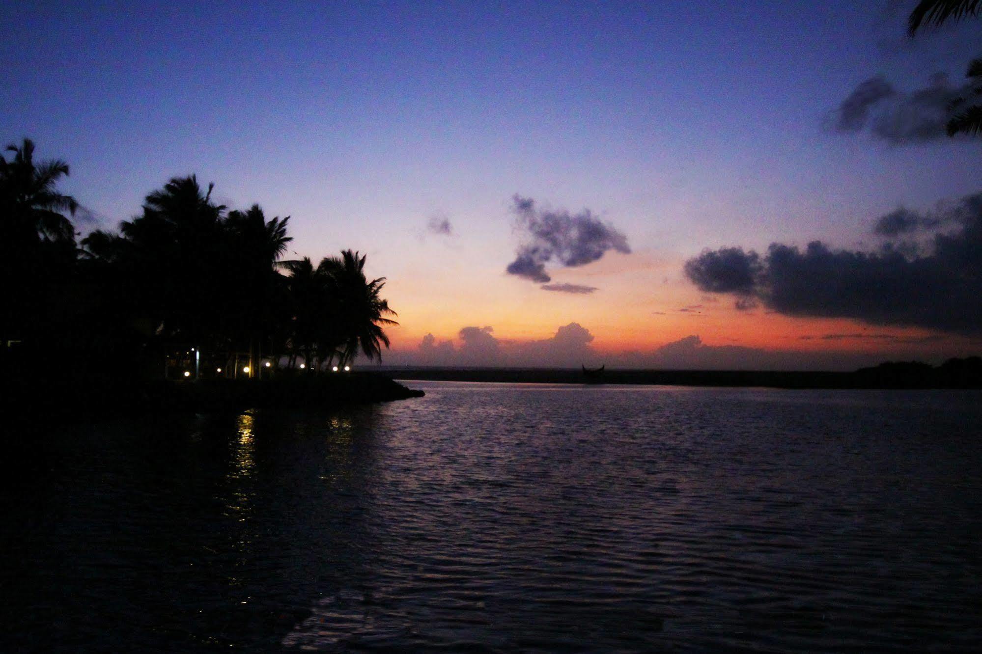 Beach And Lake Ayurvedic Resort, Kovalam Buitenkant foto