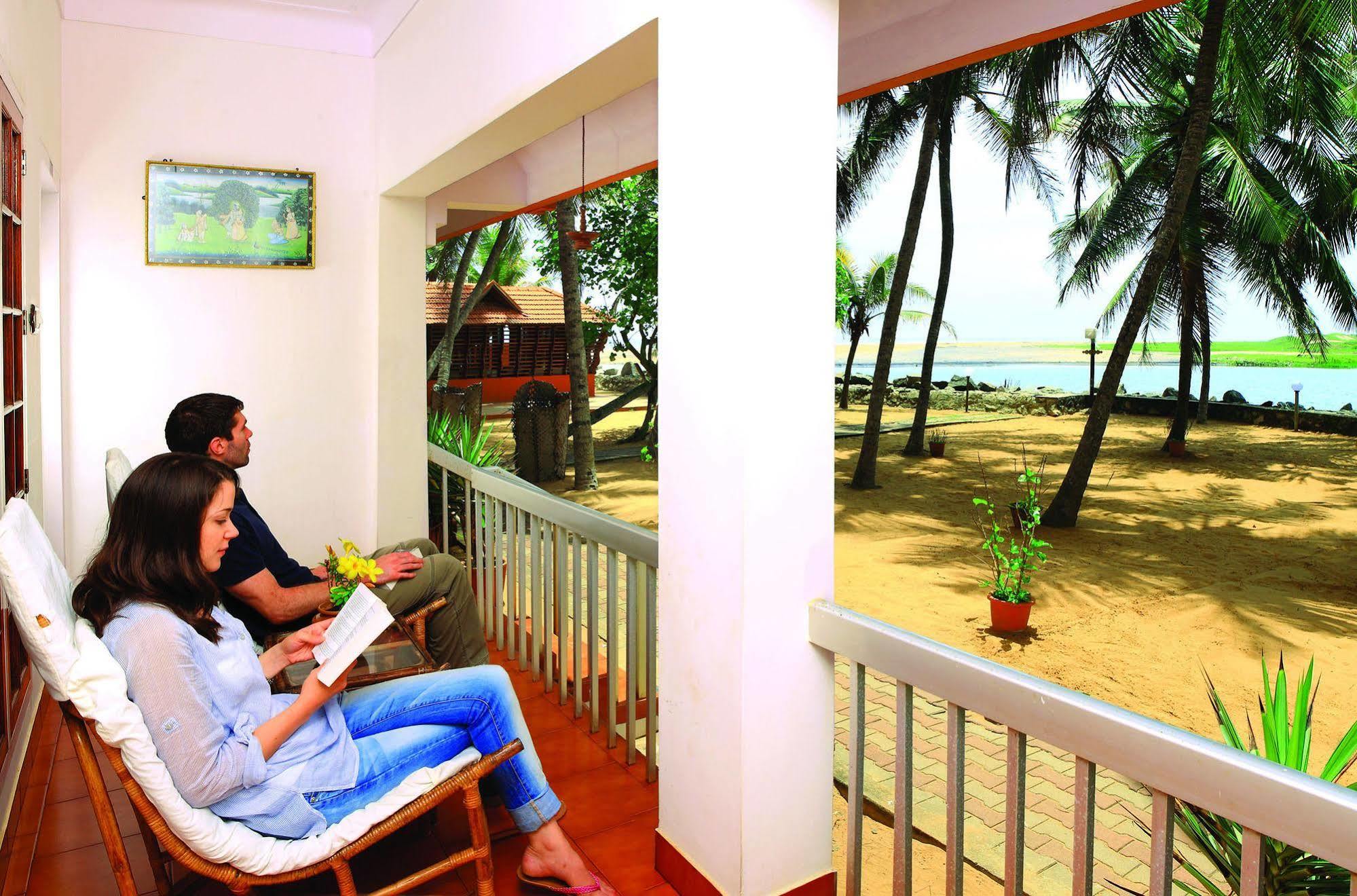 Beach And Lake Ayurvedic Resort, Kovalam Buitenkant foto